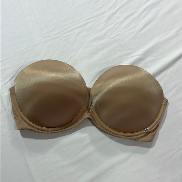 Victoria's Secret Other - Victoria’s Secret very sexy strapless bra nude size 34 DD